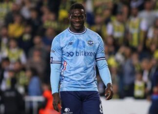 Balotelli rejects offers, wants Serie A return