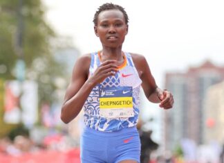 Chepngetich smashes world marathon record in Chicago