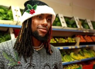 Iwobi opens free Christmas shop in London