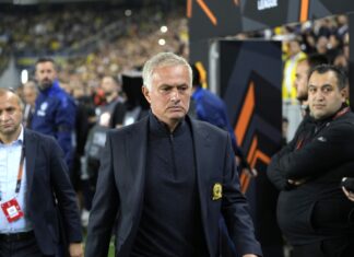 Mourinho hit with 3-match ban for clashing with Galatasaray coach