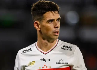 Former Chelsea star Oscar hospitalized, set to retire after heart problem