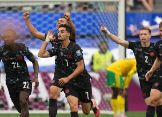 Canada edge South Africa to reach World Cup last 16